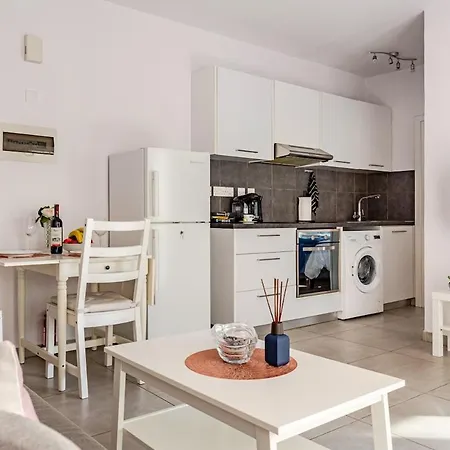 Cozy Beachfront Gem With Seaview *