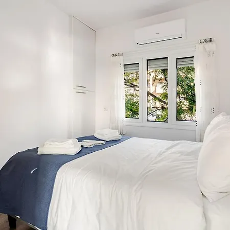 Cozy Beachfront Gem With Seaview