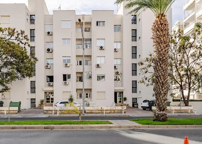 Cozy Beachfront Gem With Seaview アパート リマソール