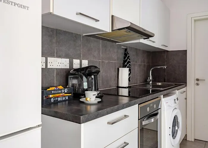 Cozy Beachfront Gem With Seaview アパート リマソール