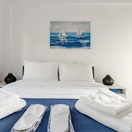 Apartman Cozy Beachfront Gem With Seaview