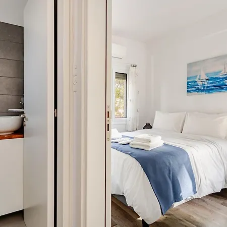 Cozy Beachfront Gem With Seaview *