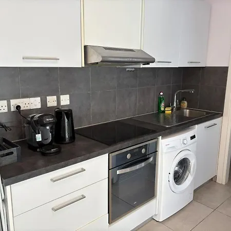 Cozy Beachfront Gem With Seaview Lägenhet Limassol