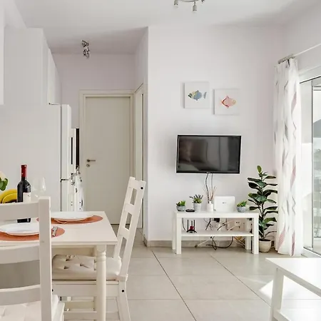 Apartman Cozy Beachfront Gem With Seaview *