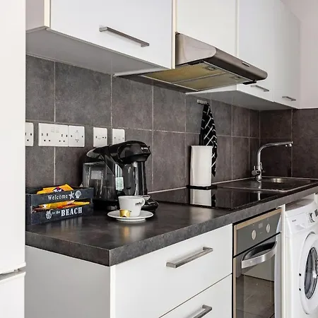 Cozy Beachfront Gem With Seaview Apartman Limassol