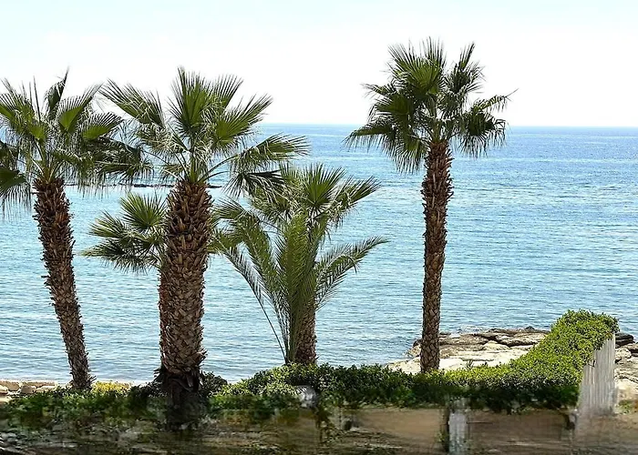 Apartmán Cozy Beachfront Gem With Seaview *